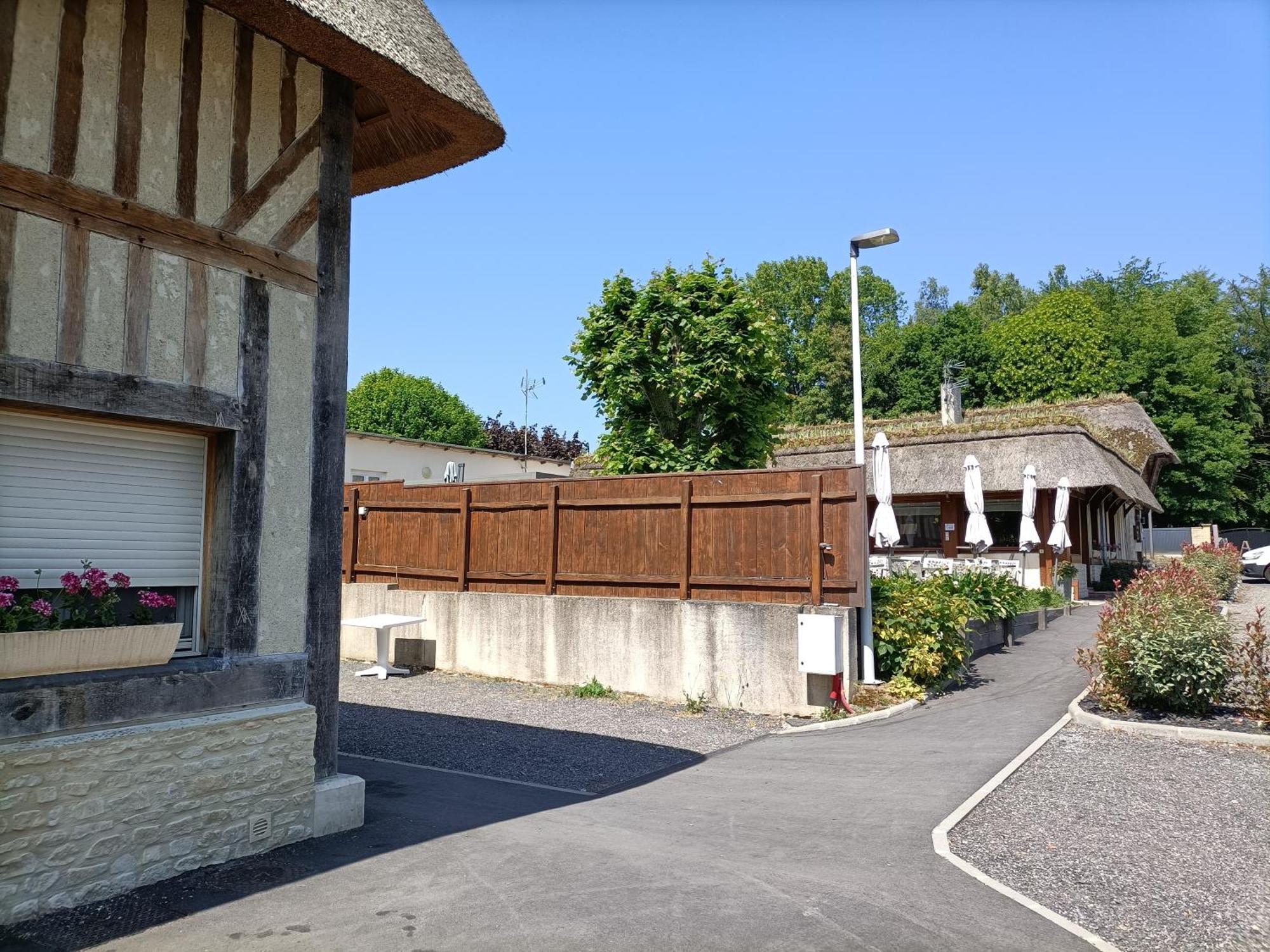 Auberge Du Vieux Tour Le Manoir Canapville  Exteriör bild